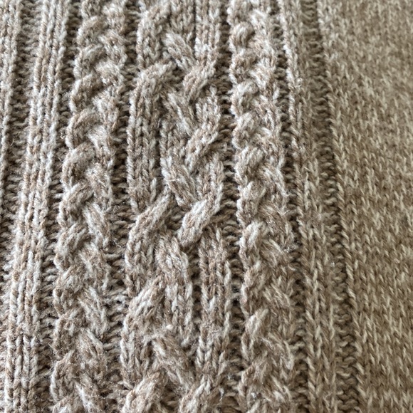 Beautiful poncho sweater - Picture 7 of 7